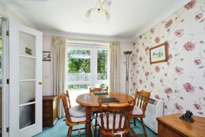 LIVING ROOM- click for photo gallery